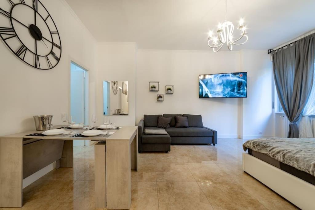 San Babila - Luxury Milanese Apartment المظهر الخارجي الصورة