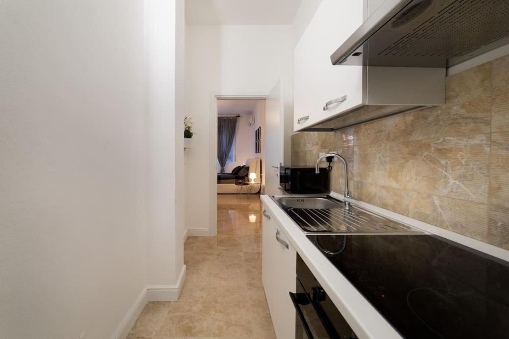 San Babila - Luxury Milanese Apartment المظهر الخارجي الصورة