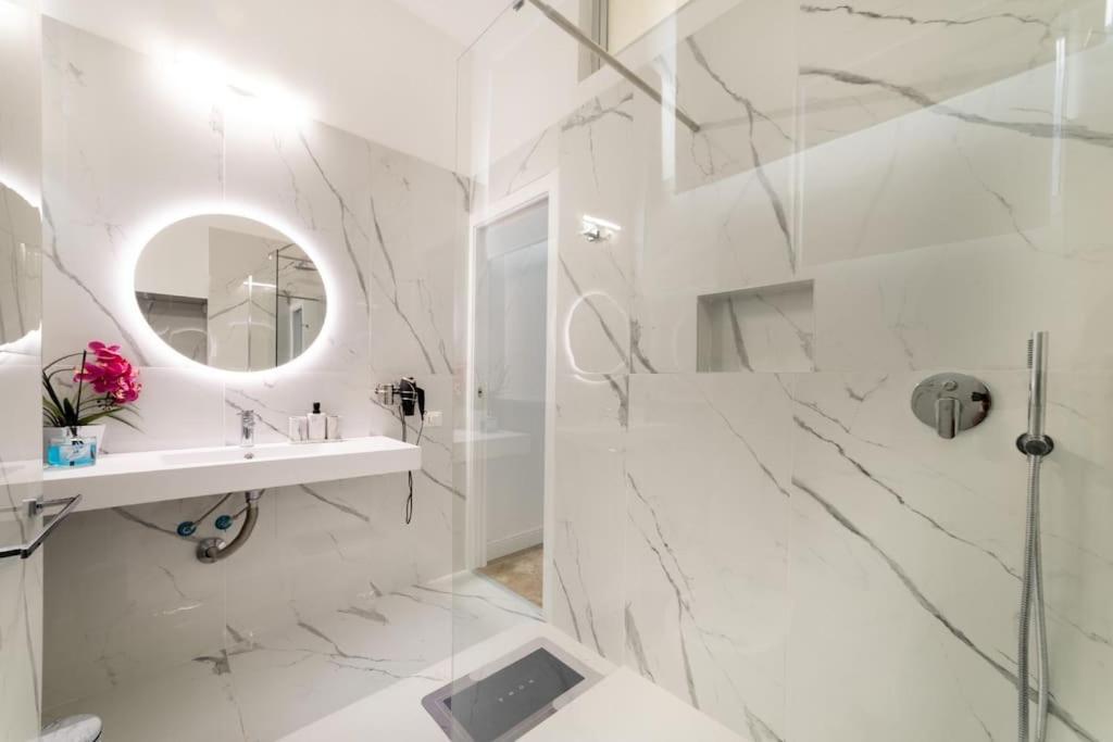 San Babila - Luxury Milanese Apartment المظهر الخارجي الصورة