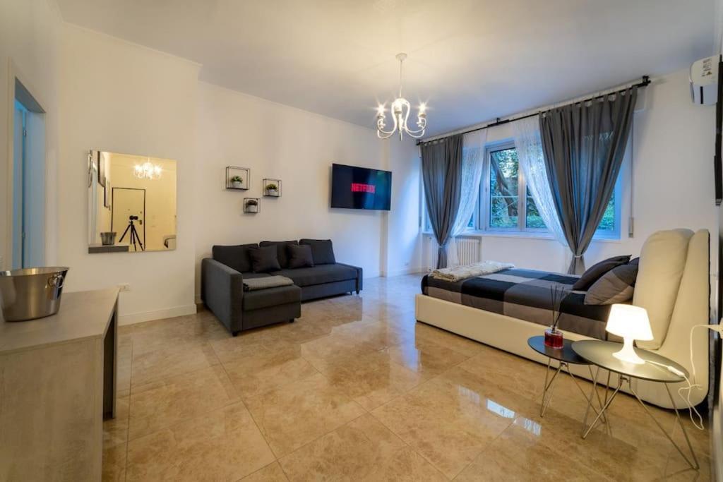 San Babila - Luxury Milanese Apartment المظهر الخارجي الصورة