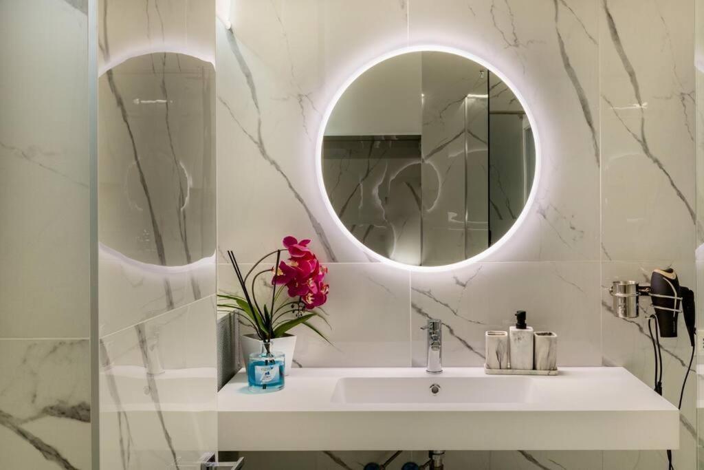 San Babila - Luxury Milanese Apartment المظهر الخارجي الصورة