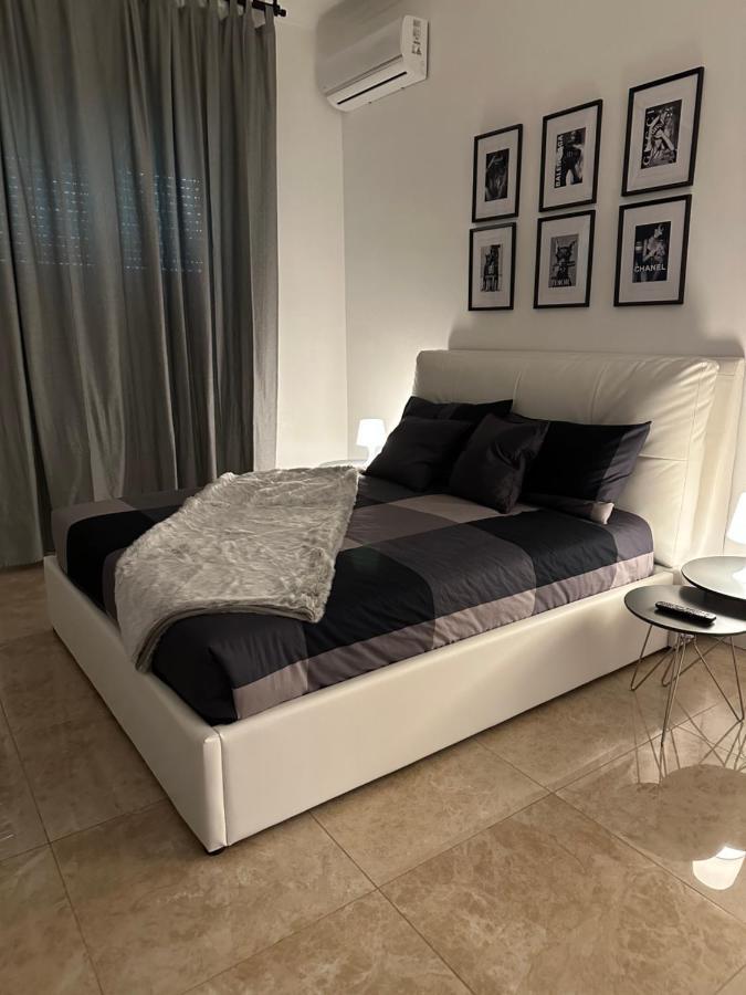 San Babila - Luxury Milanese Apartment المظهر الخارجي الصورة