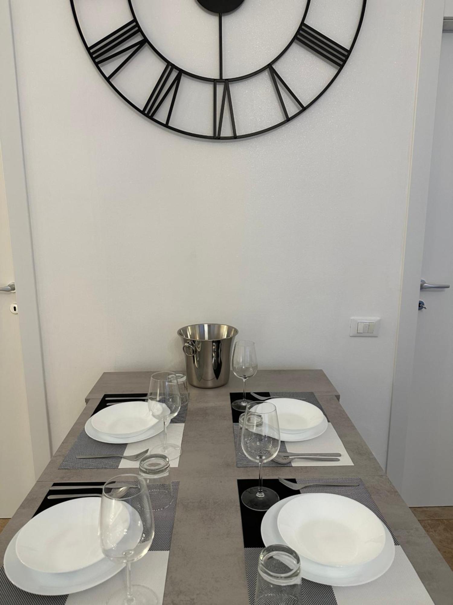 San Babila - Luxury Milanese Apartment المظهر الخارجي الصورة